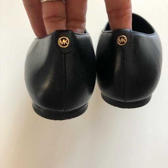 MICHAEL KORS Carissa Black Gold Cap Flats 5.5 - Picture 6 of 8
